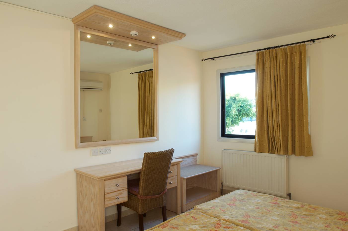 Senator-Hotel-Apartments-Room-34