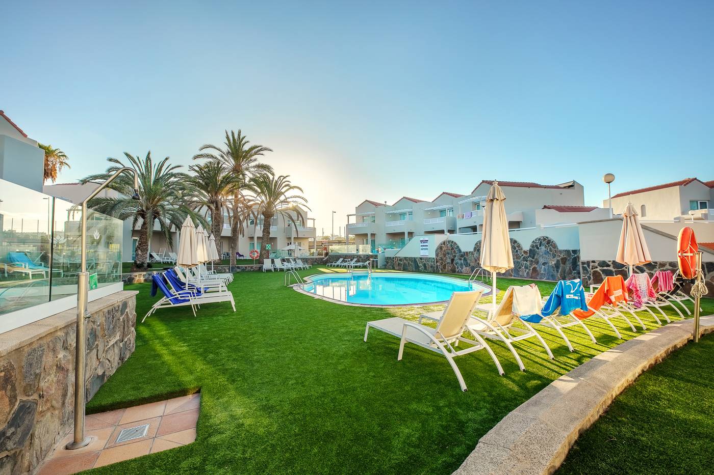 Apartamentos-Koala-Garden-LIVVO-Home-Collection-Pool-6