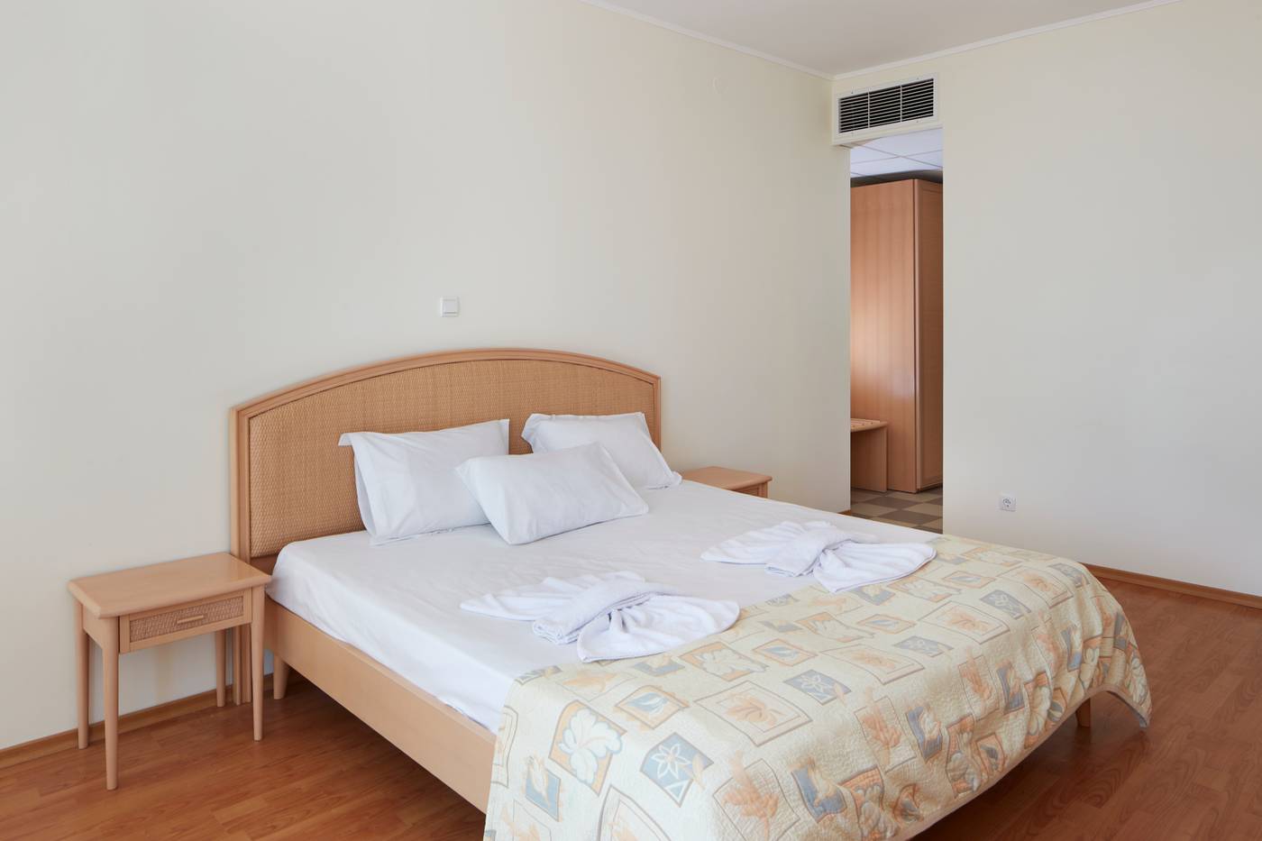 Grand-Hotel-Nirvana---Sunny-Beach-Room-18