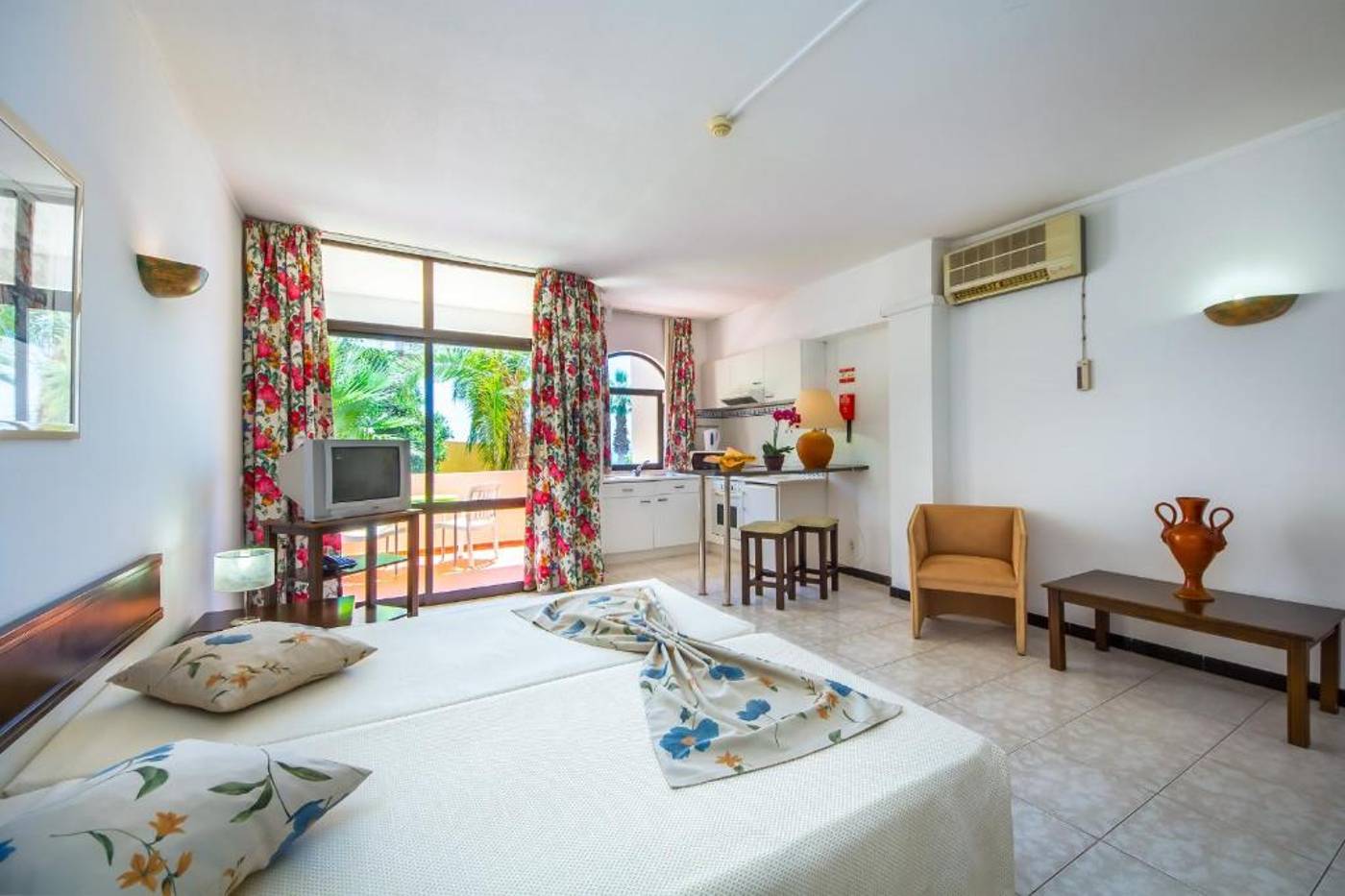 Monica-Isabel-Beach-Club-Room-13