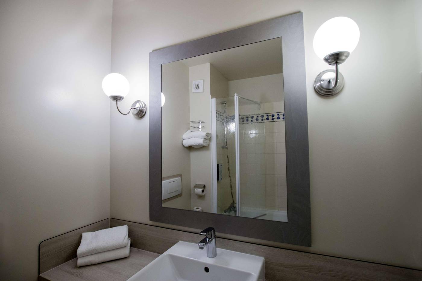 Campanile-Val-de-France-Ex-Kyriad-Disneyland-Room-37