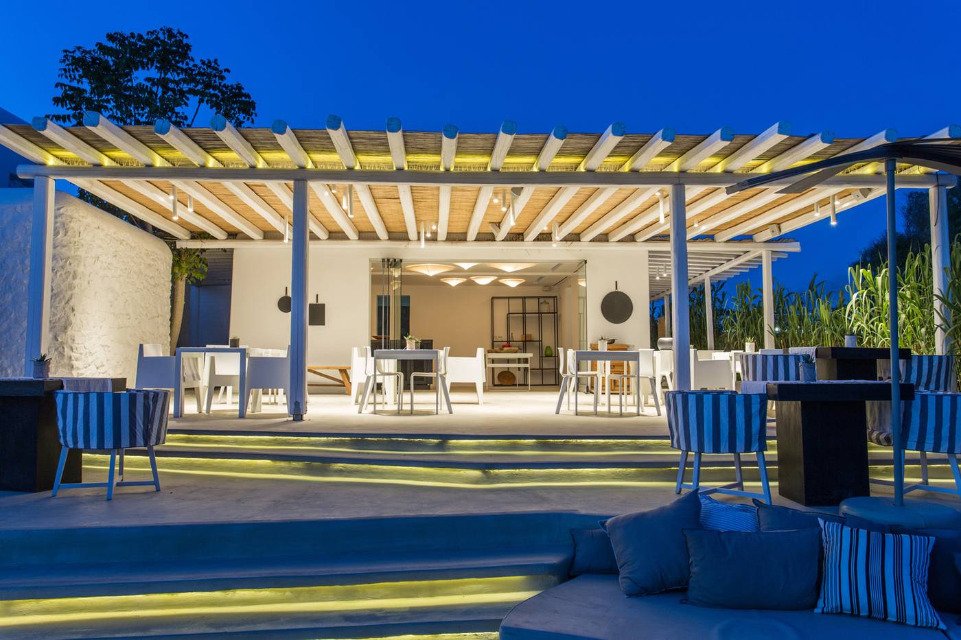 Ostraco-Luxury-Suites-Restaurant-11