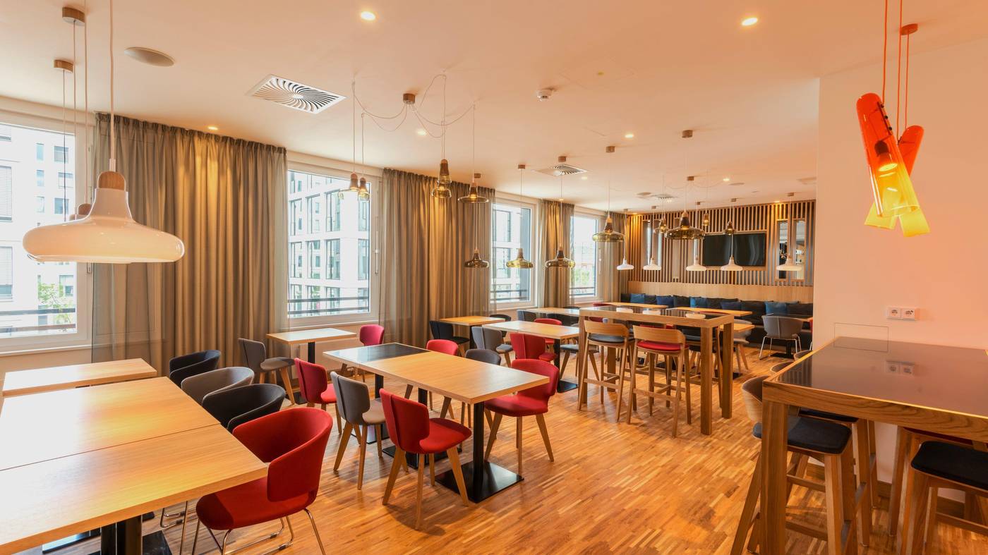 Holiday-Inn-Express-Munich-City-West-Restaurant-19