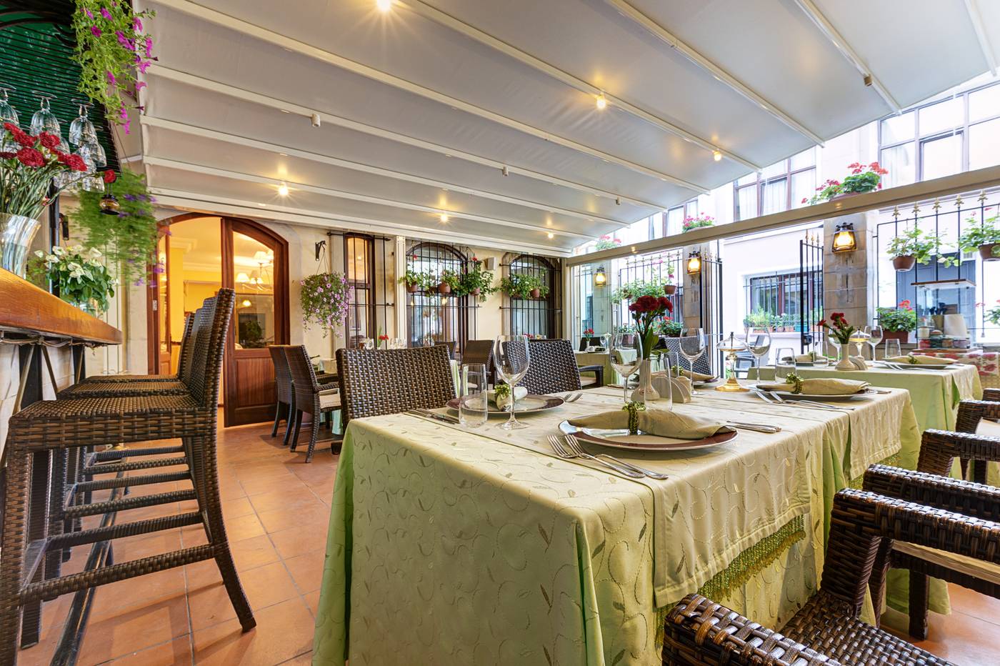 Arena-Hotel-Restaurant-2