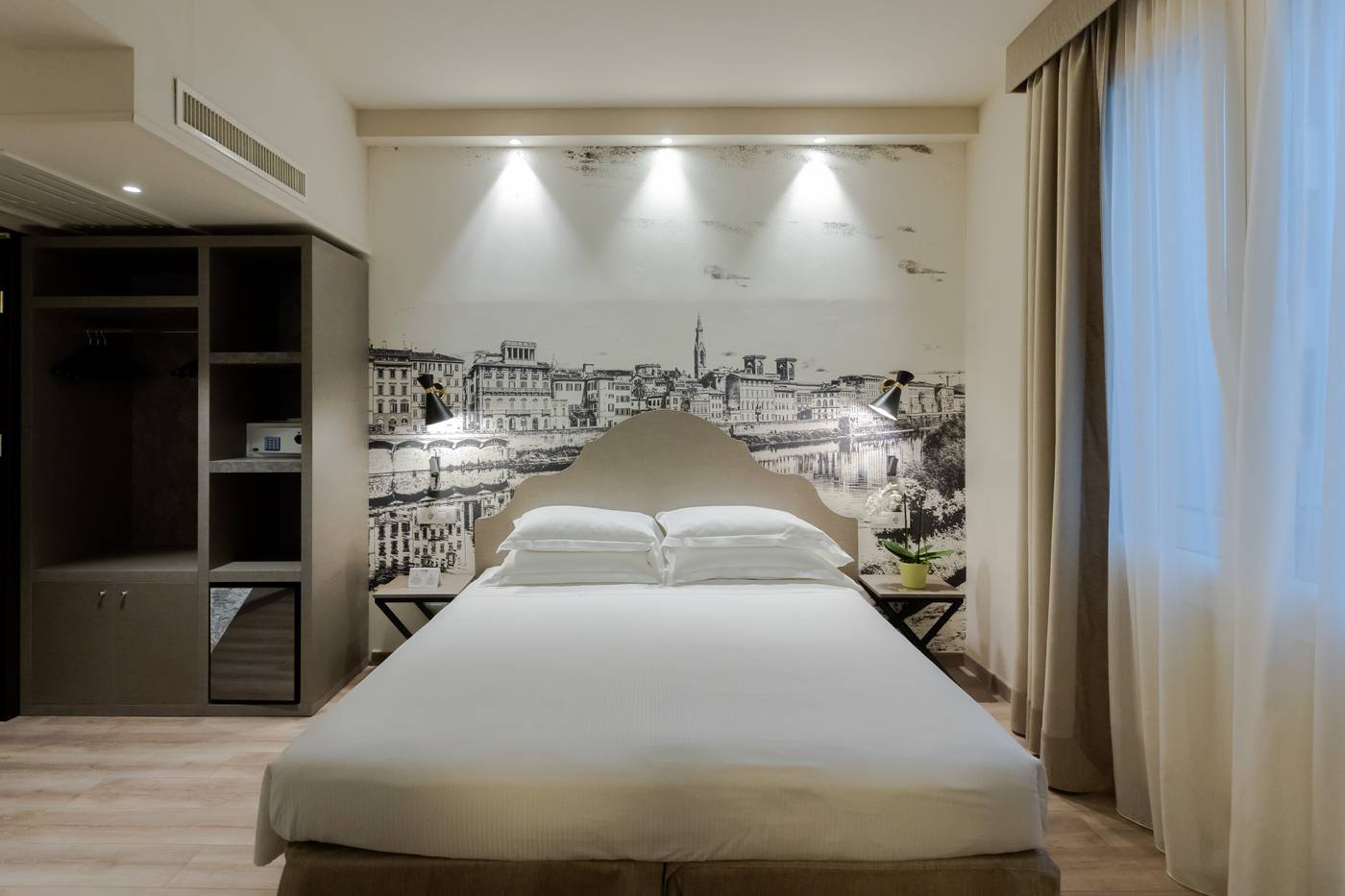Grand-hotel-Mediterraneo-Room-36