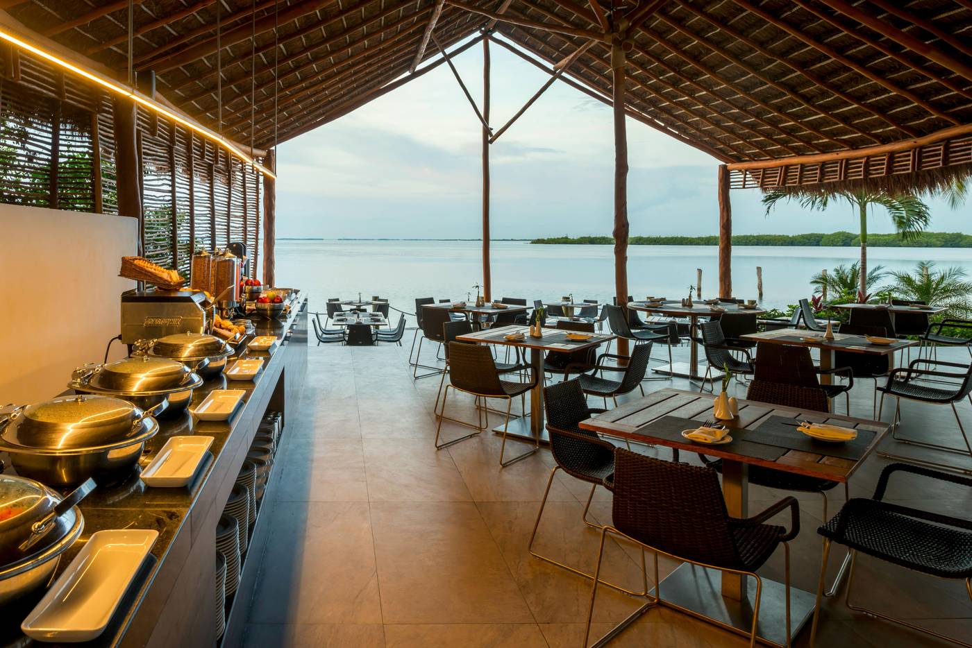 Real-Inn-Cancun-Restaurant-51