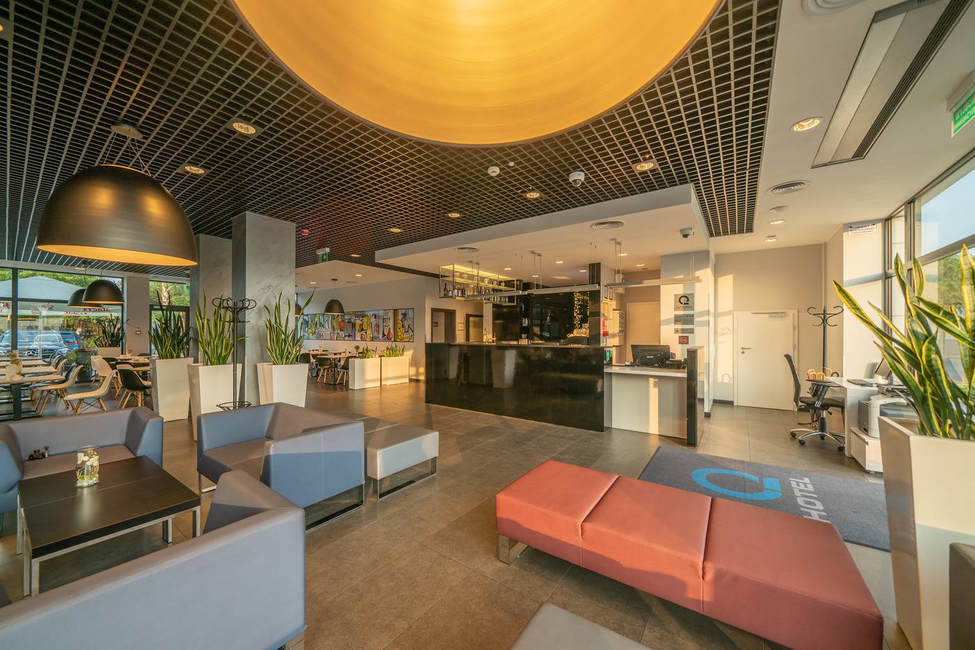 Q-Hotel-Krakow-Lobby-3