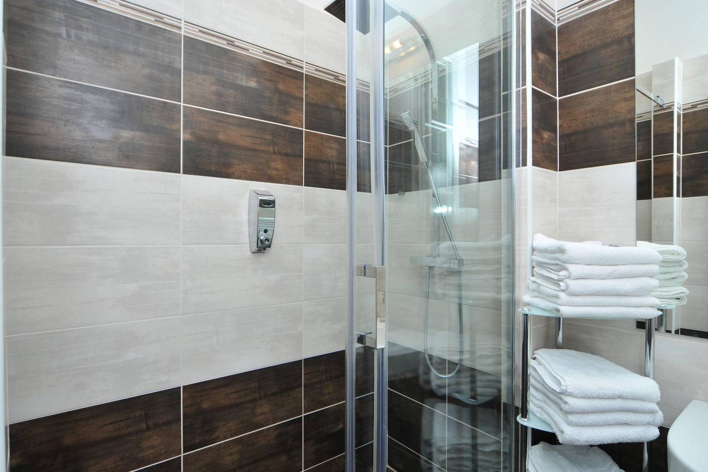 Old-Town-Square-Apartments-Room-42