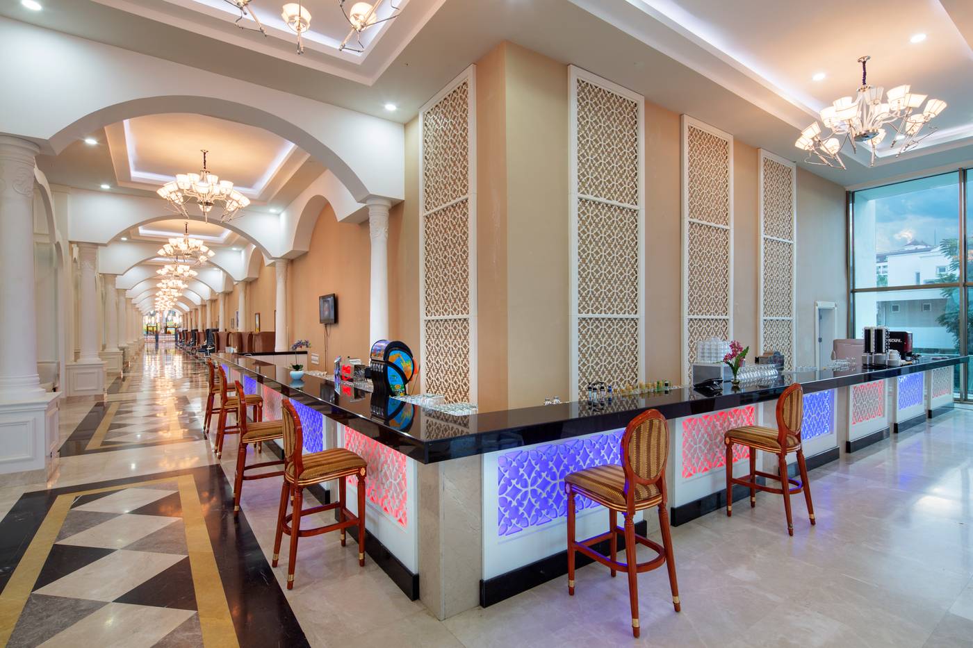 Alan-Xafira-Deluxe-Resort---Spa-Bar-30