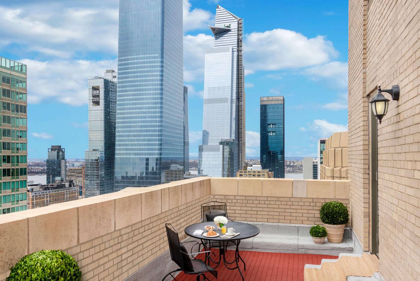 New-Yorker--A-Lotte-Hotel-Terrace-2