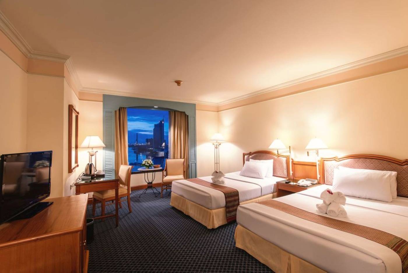 Montien-Riverside-Bangkok-Hotel-Room-32