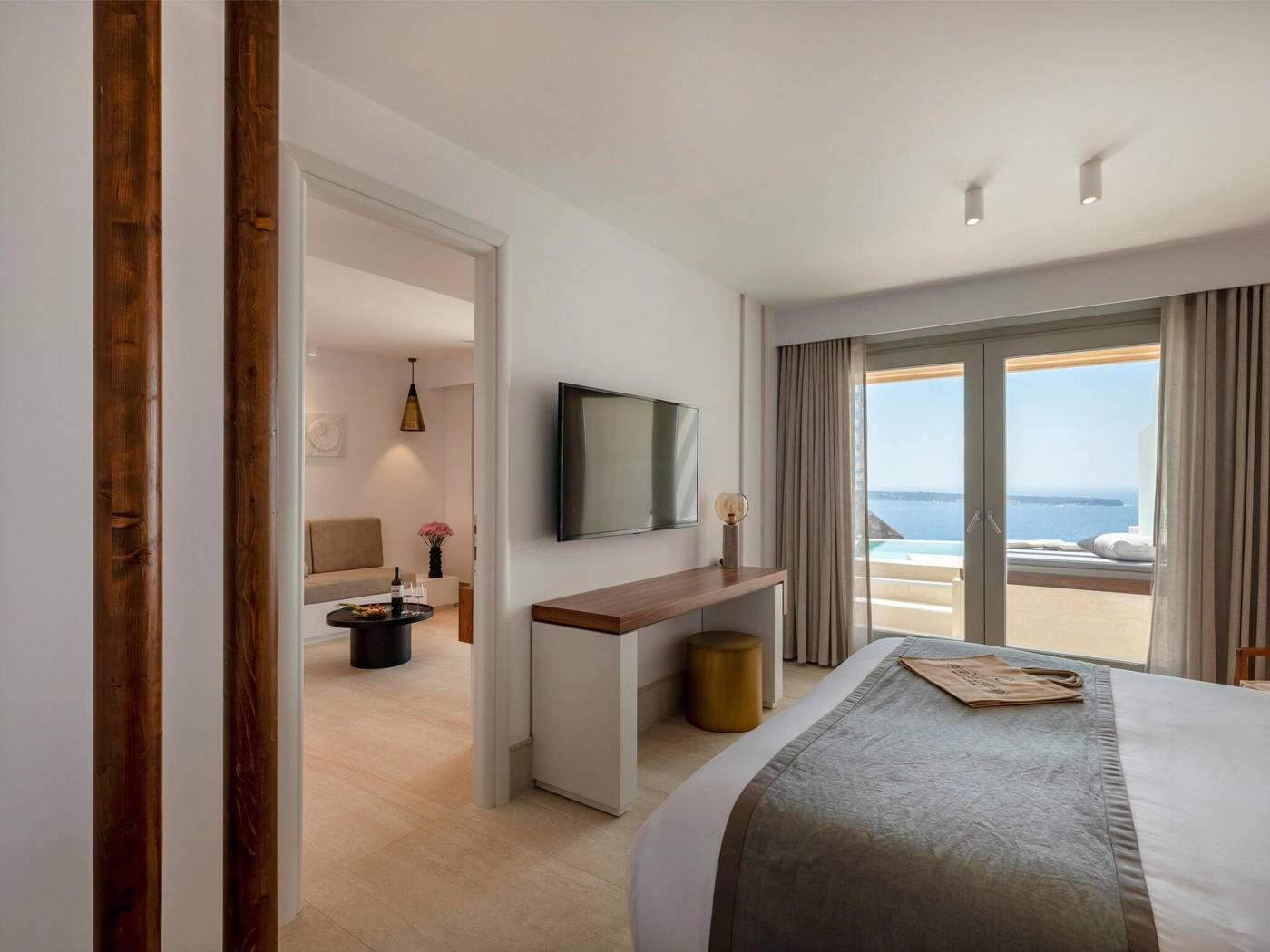 Santo-Maris-Oia--Luxury-Suites---Spa-Room-34