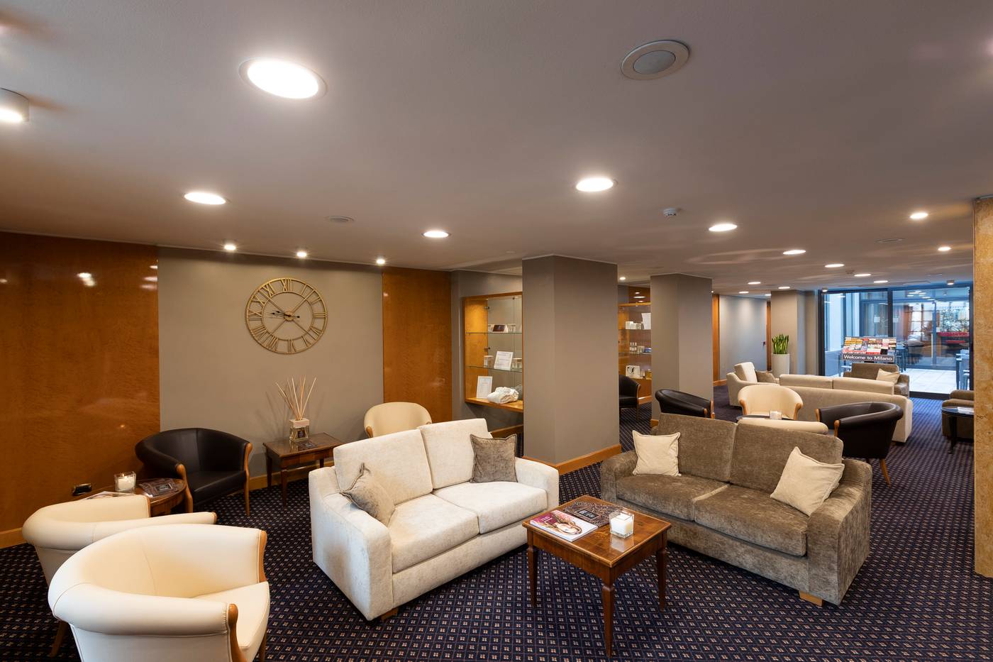 City-Life-Hotel-Poliziano-Lobby-11