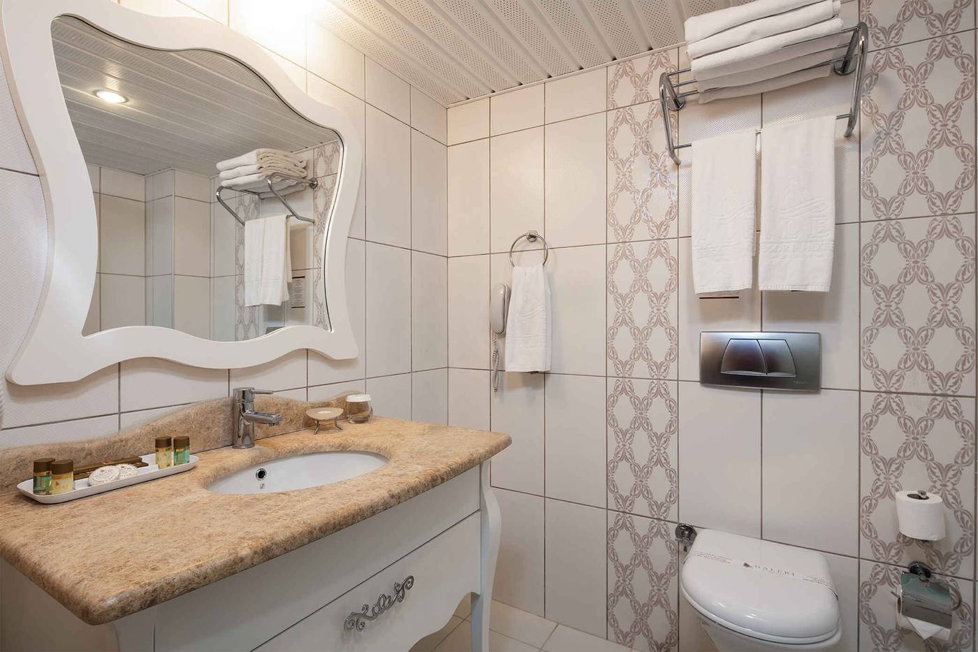 Galeri-Resort-Hotel-Room-26