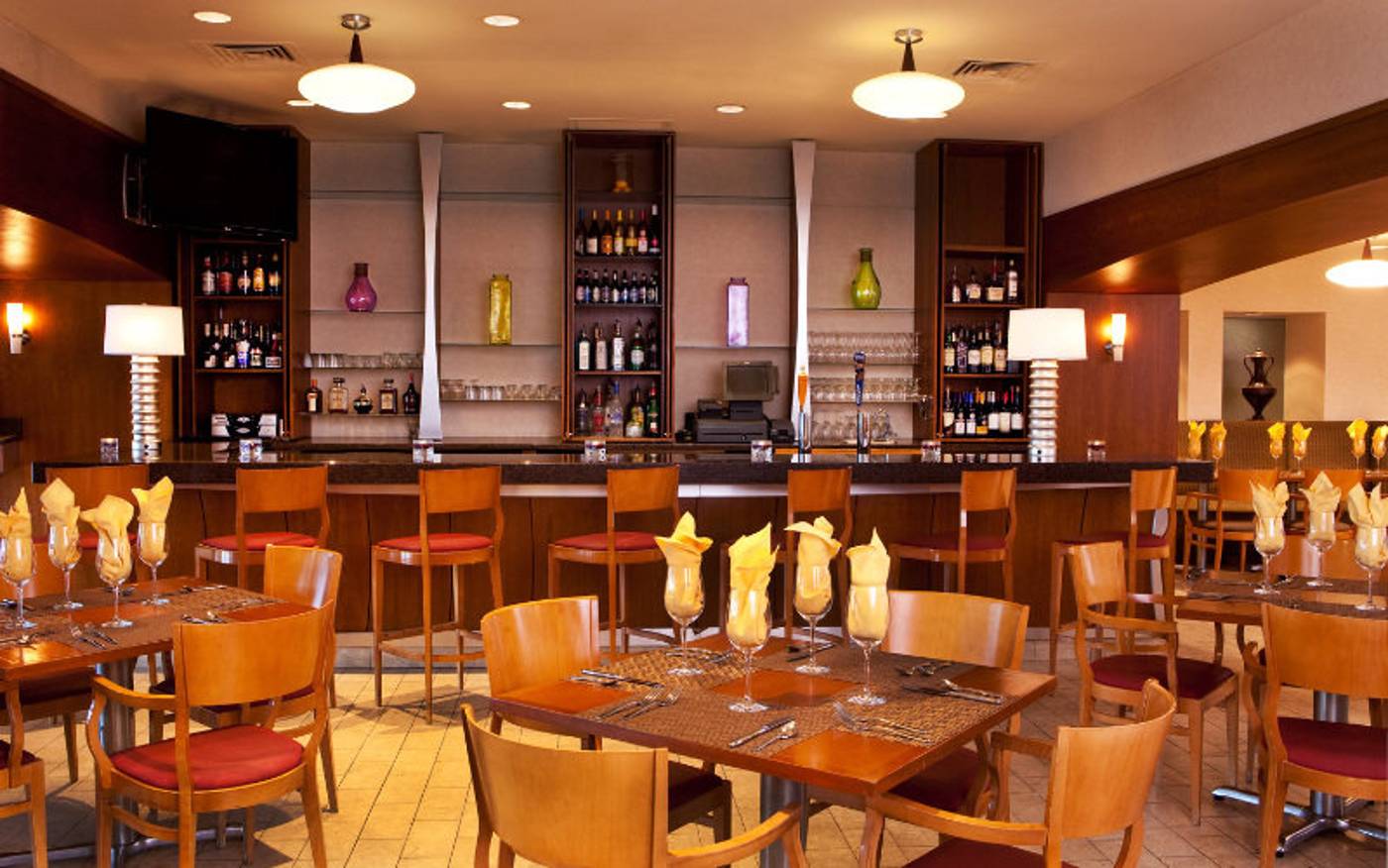 Crowne-Plaza-Boston-Newton-Hotel-Restaurant-44