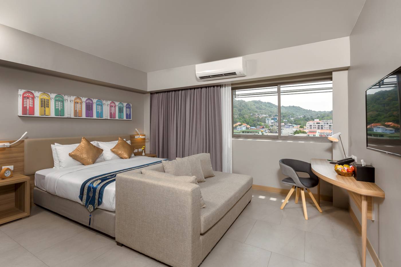 Oakwood-Hotel-Journeyhub-Phuket-Room-9