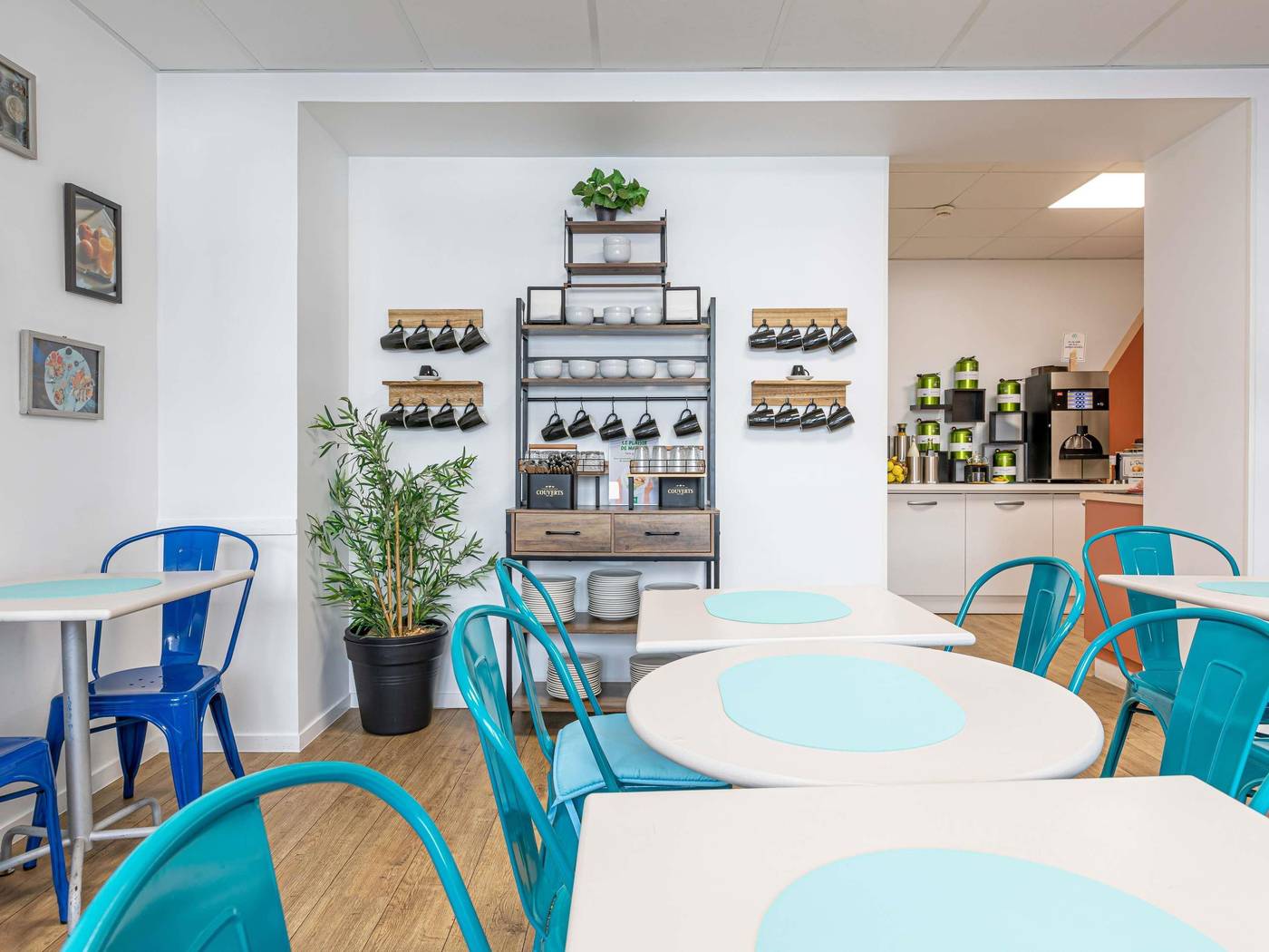 Ibis-Styles-Paris-Cambronne-Restaurant-8