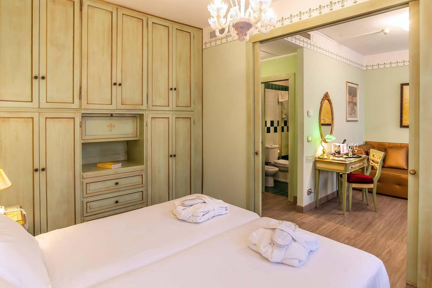 La-Fenice-et-des-Artistes-Room-40