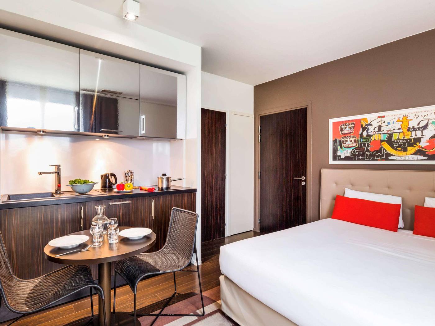 Hipark-Design-Suites-Nice-Room-9