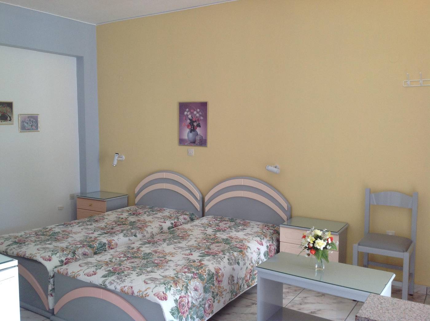 Travlos-Studios-Room-12