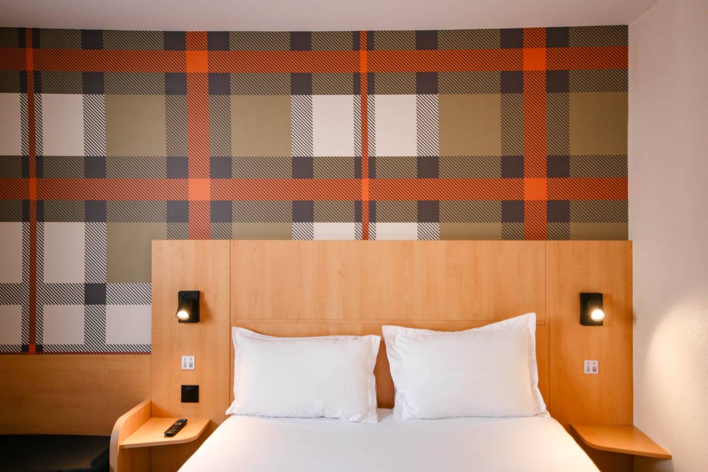 easyHotel-Nice-Palais-de-Congres-Room-15