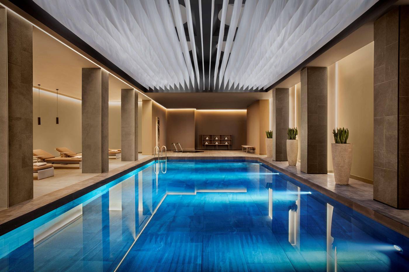 Conrad-Istanbul-Bosphorus-Pool-90