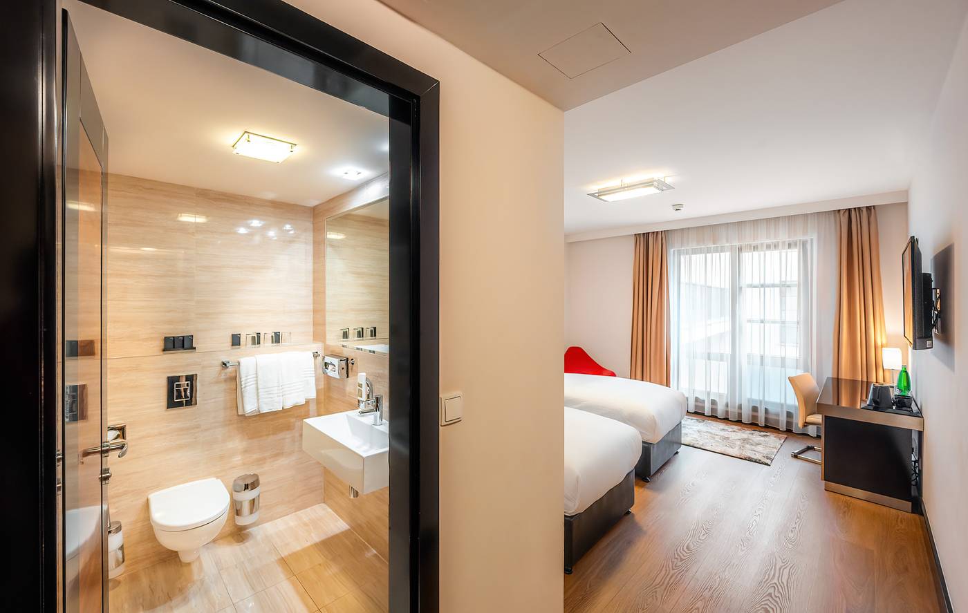 Grand-Majestic-Plaza-Hotel-Room-33