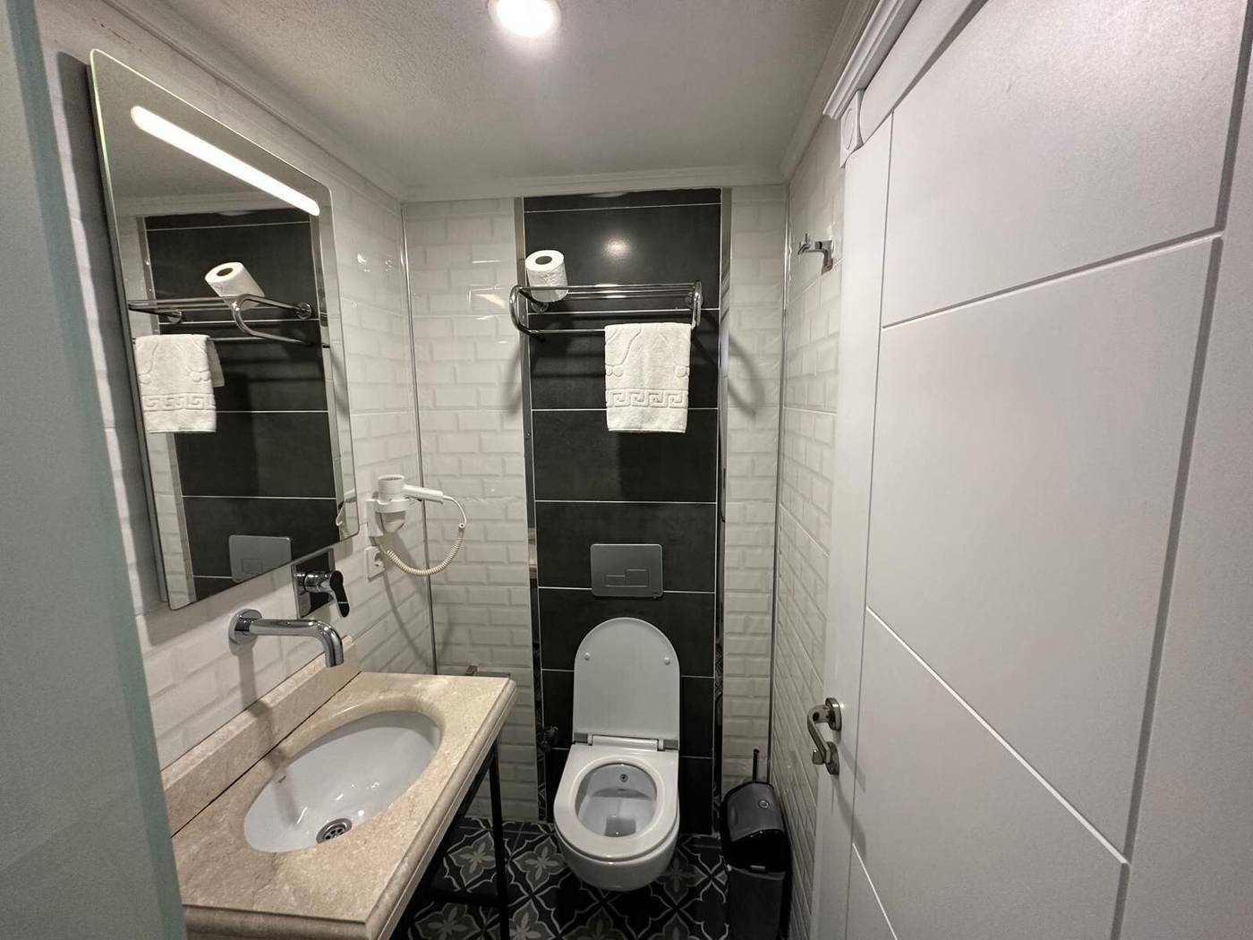 Good-Night-Hotel-Room-32