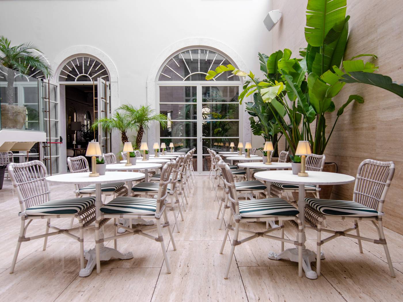 Browns-Avenue-Hotel-Terrace-5