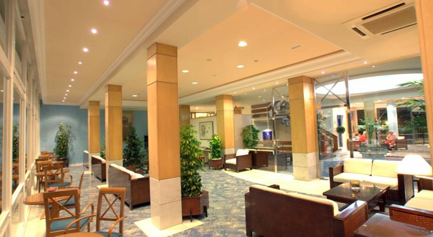 Argos-Lobby-35