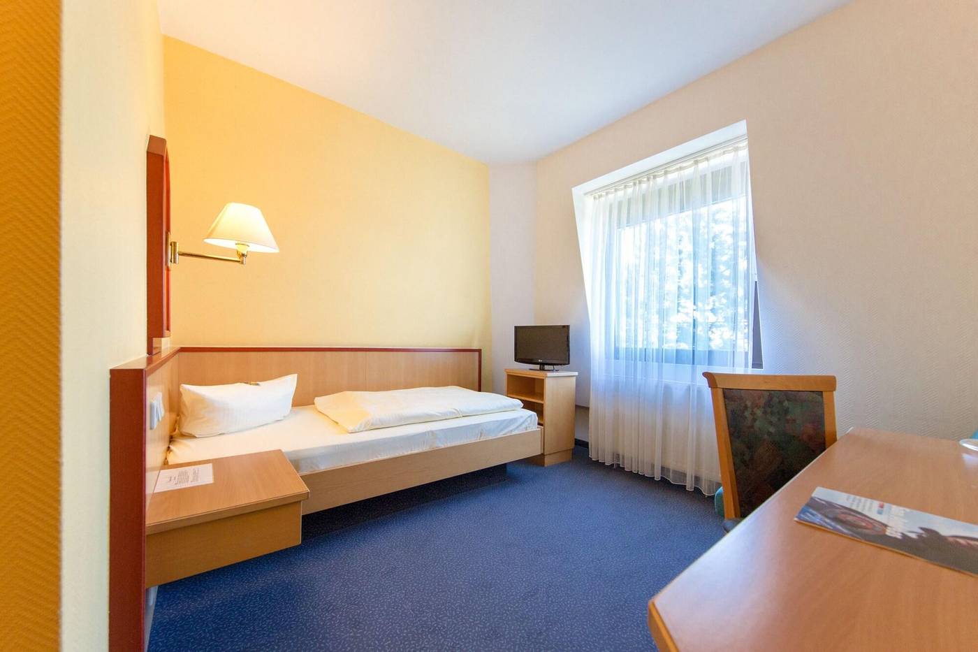Montana Hotel Na Rnberg West-Germany-OBERASBACH-Room-6