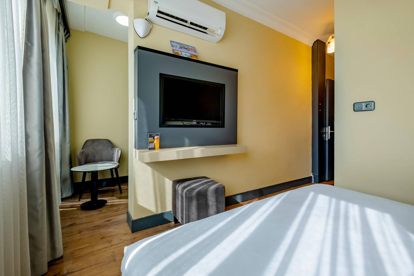 Frt-Airlines-Otel-Room-32