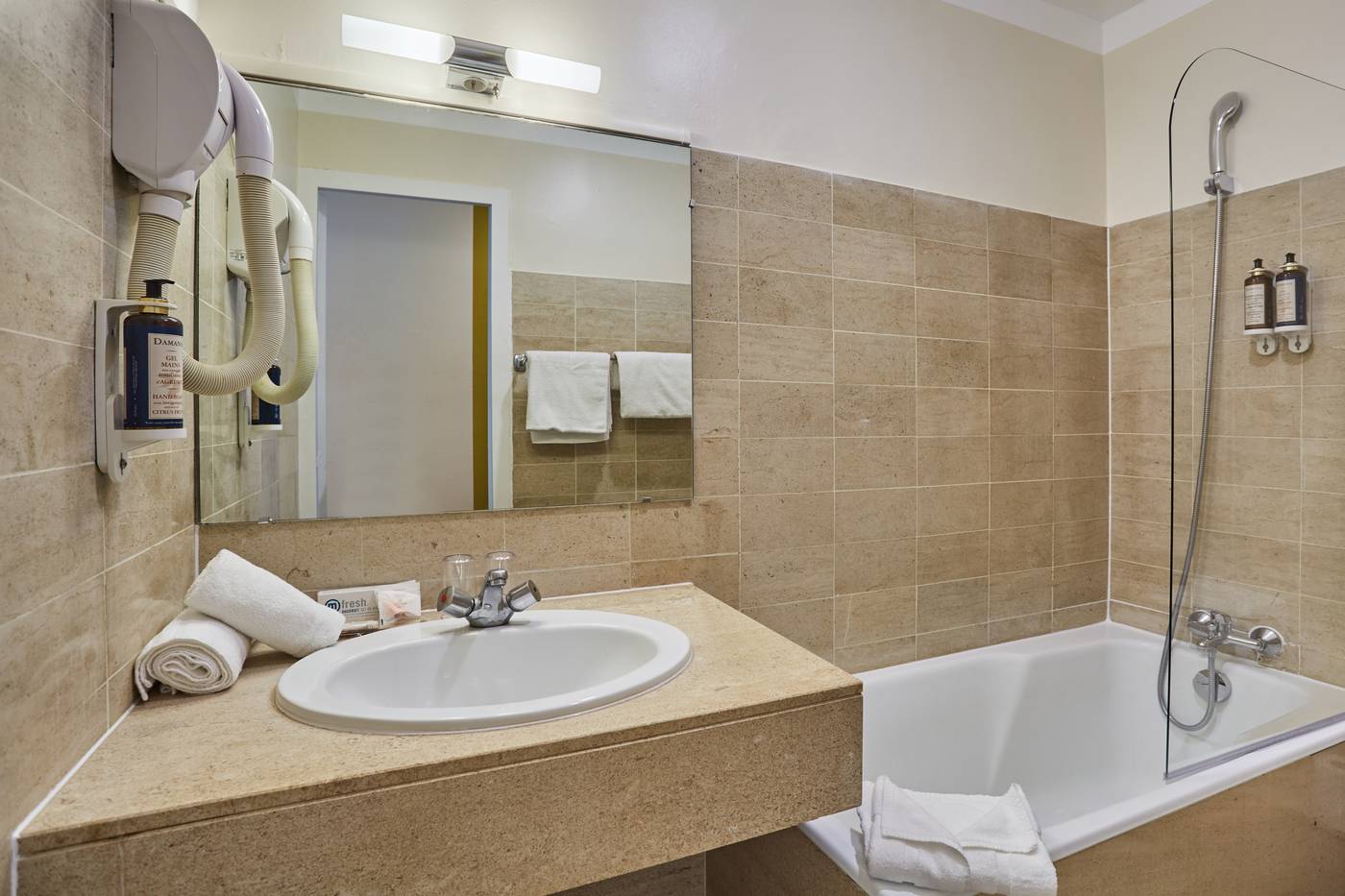 HOTEL-BEAUQUARTIER-MONTMARTRE-Room-26