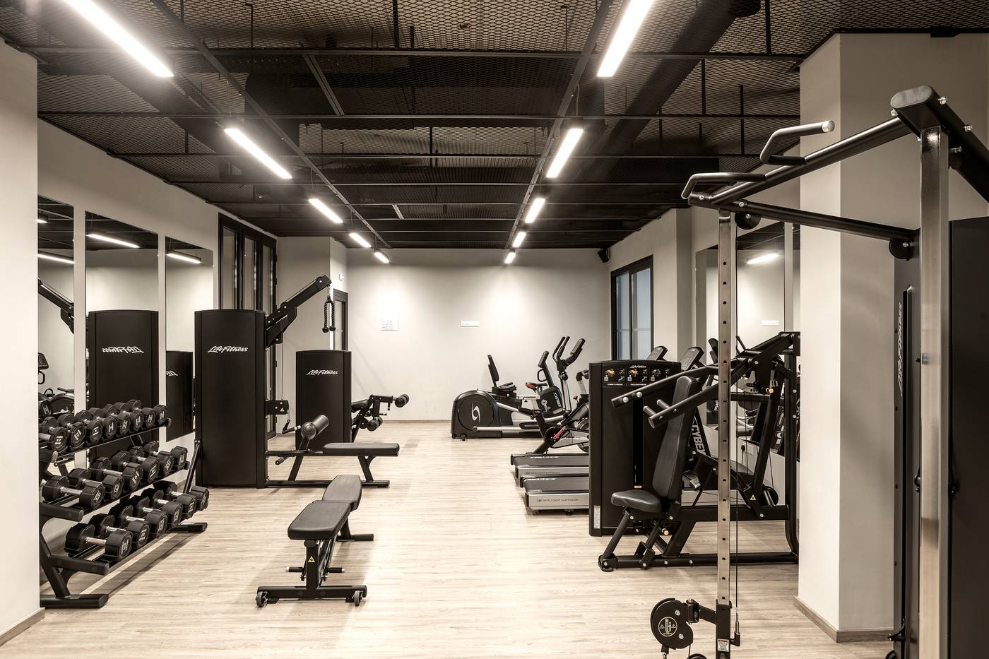 Anemi-Hotel-and-Suites-Sports-and-Entertainment-66