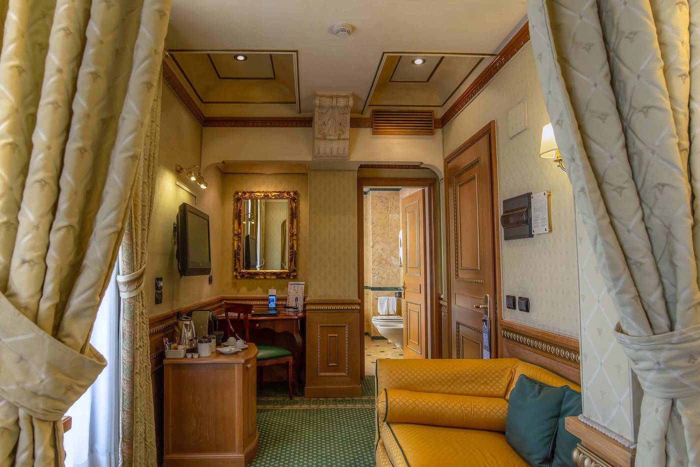 Hotel-River-Palace-Room-40