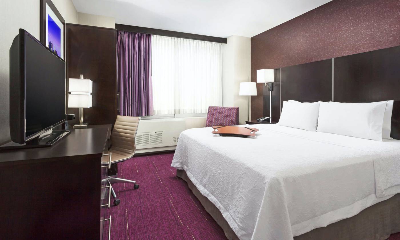 Hampton-Inn-Manhattan-Times-Square-Central-Room-6