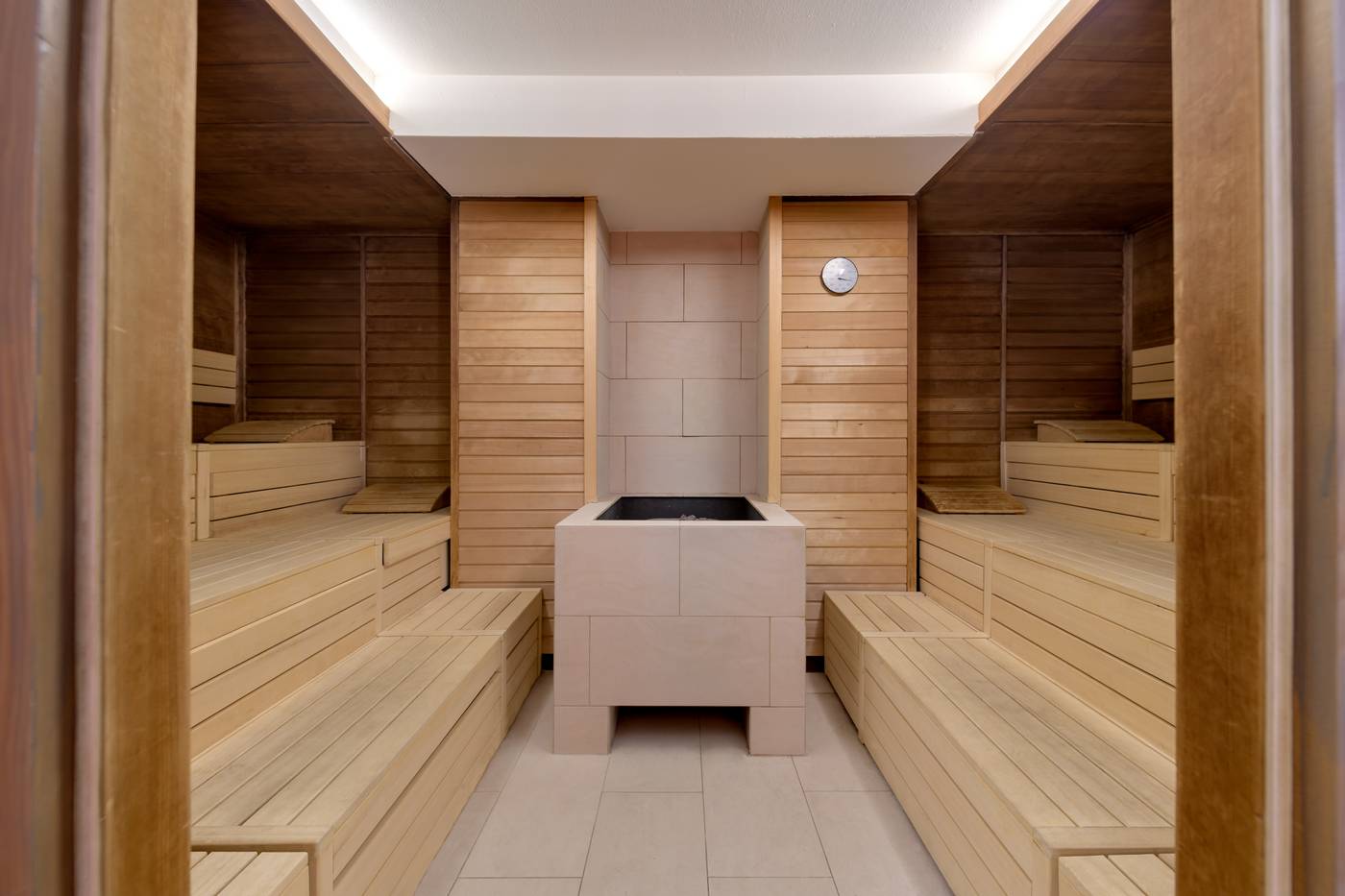 Movenpick-Amsterdam-City-Sports-and-Entertainment-52