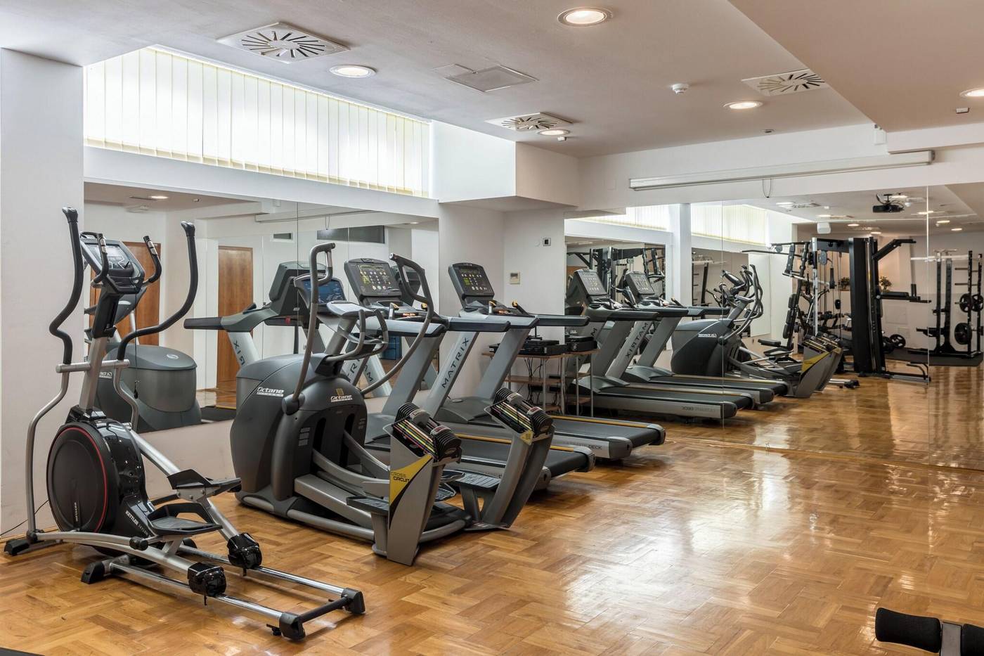 Art-Hotel-Sports-and-Entertainment-72