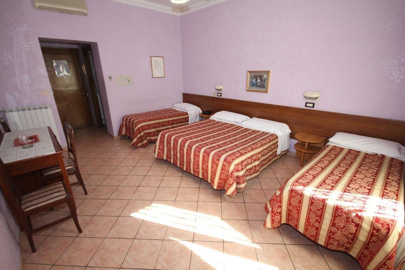 Hotel-Marisa-Room-22