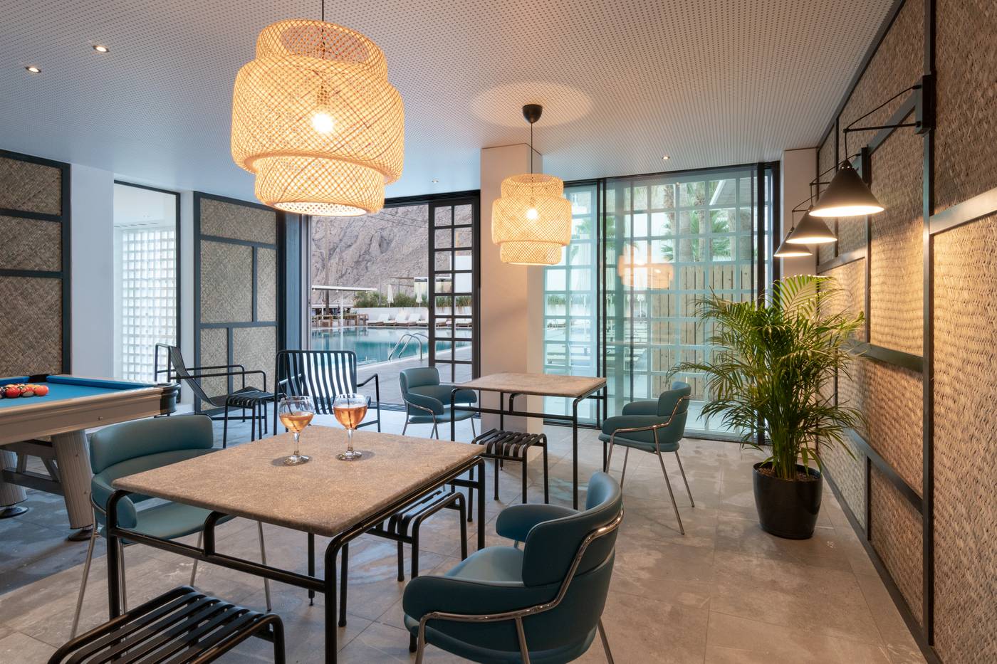 Kamari-Beach-Sports-and-Entertainment-31