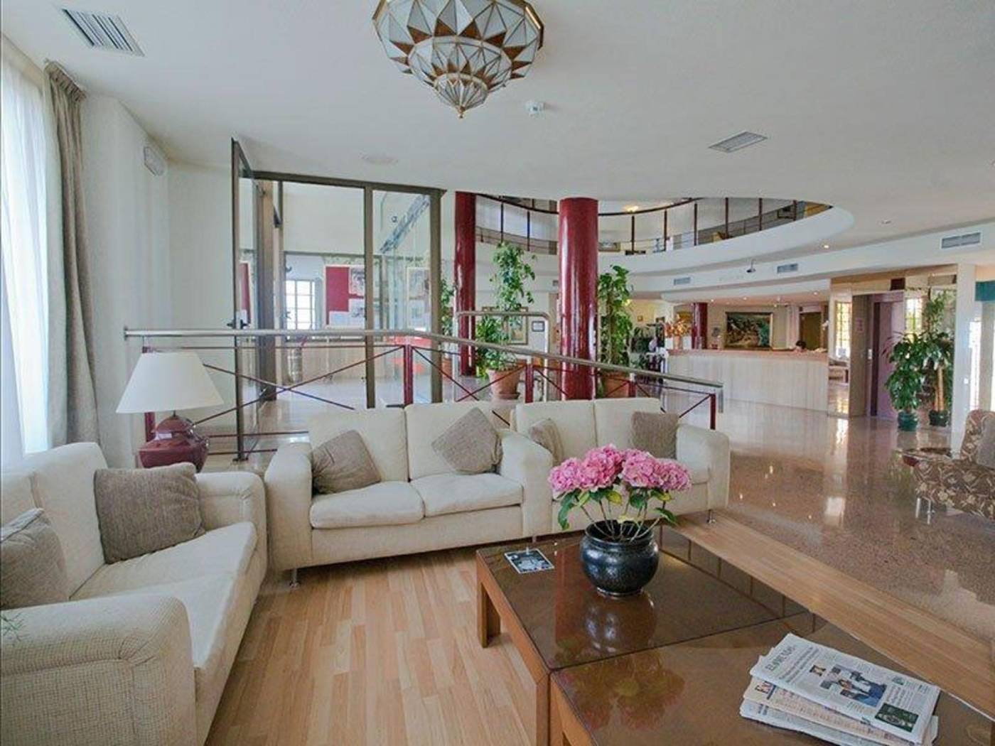 Perla-Marina-Lobby-23