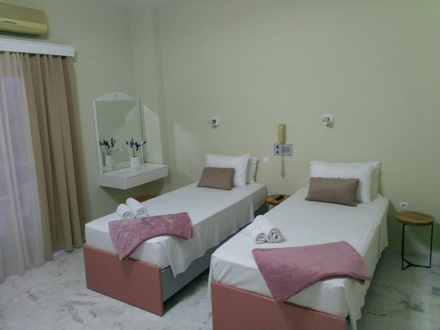 Top-Hotel-Room-28