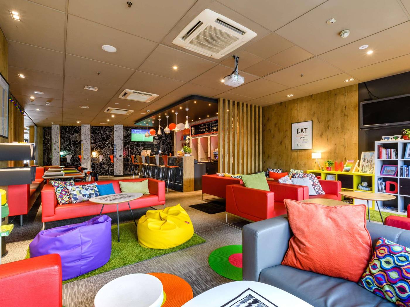 ibis-Warszawa-Stare-Miasto--Old-Town--Bar-3