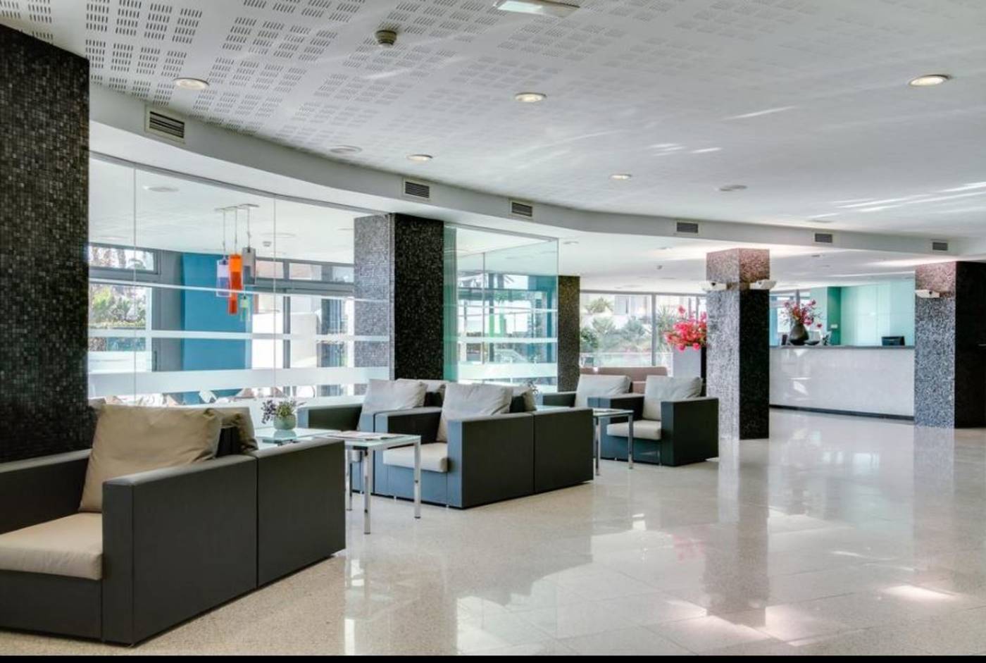 Calipolis-Hotel-Lobby-64