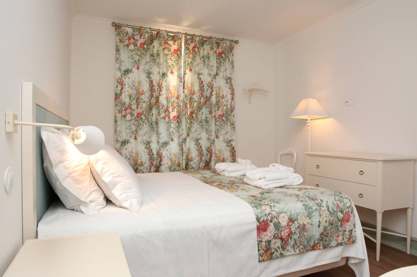 Casa-Palmela---Small-Luxury-Hotels---Villas-Room-50