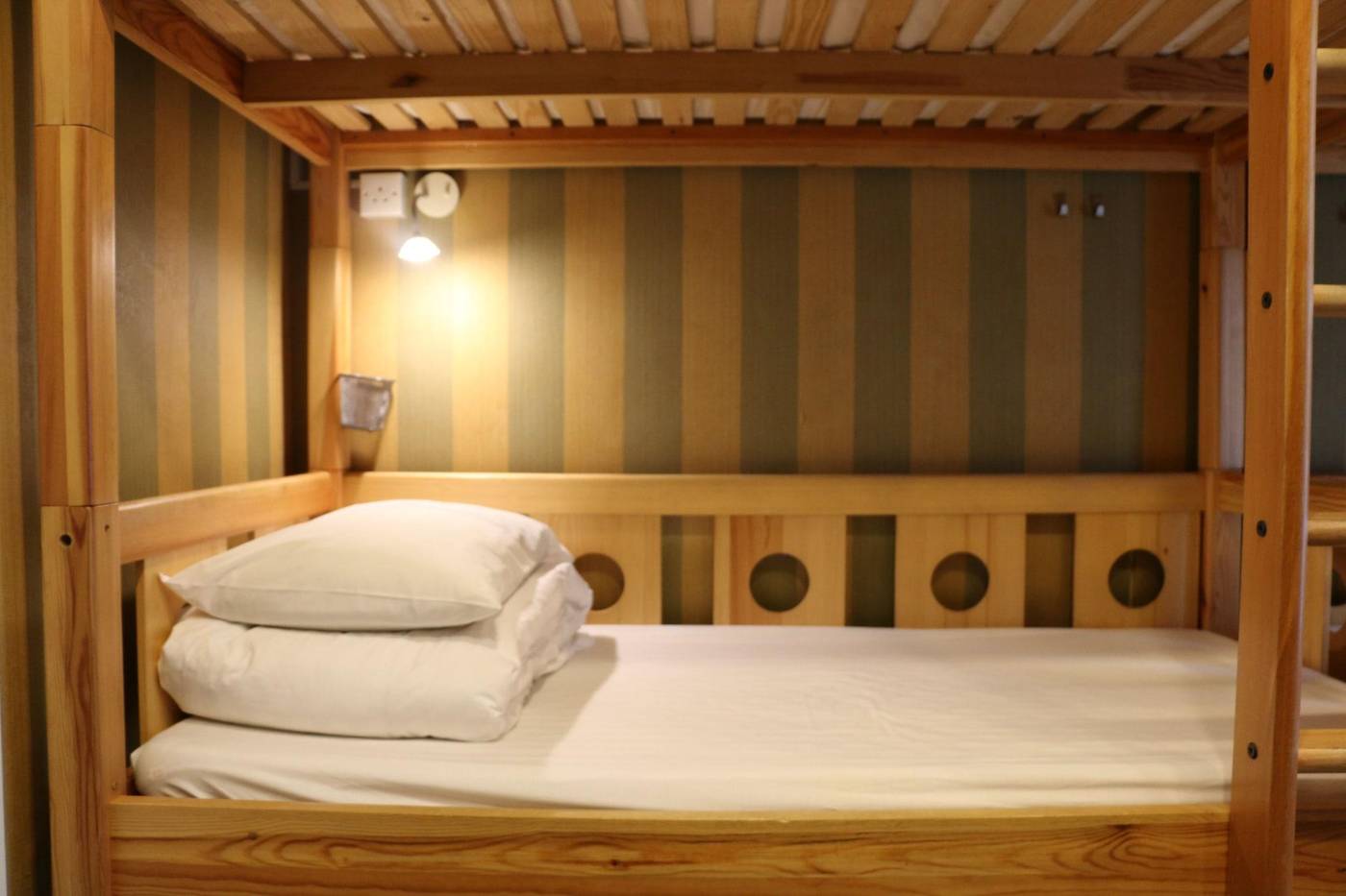 B-B-Cheung-Chau-Room-15