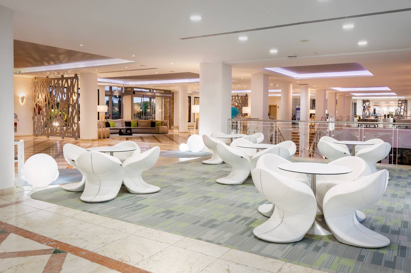 Barcelo-Punta-Umbr----a-Mar-Lobby-56