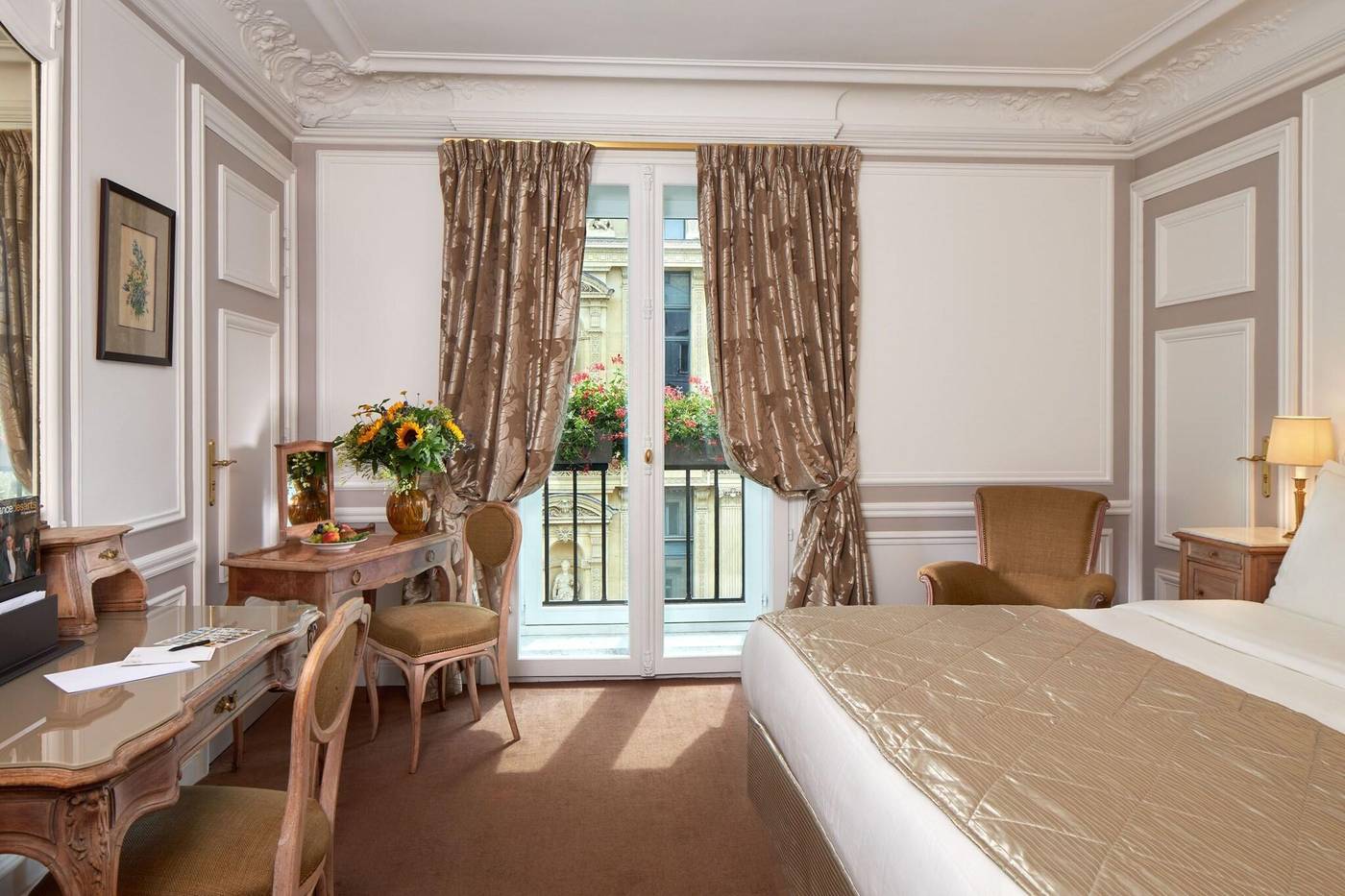 Regina-Hotel-Room-35