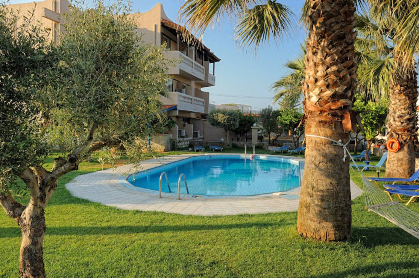 Aggelo-Pool-1