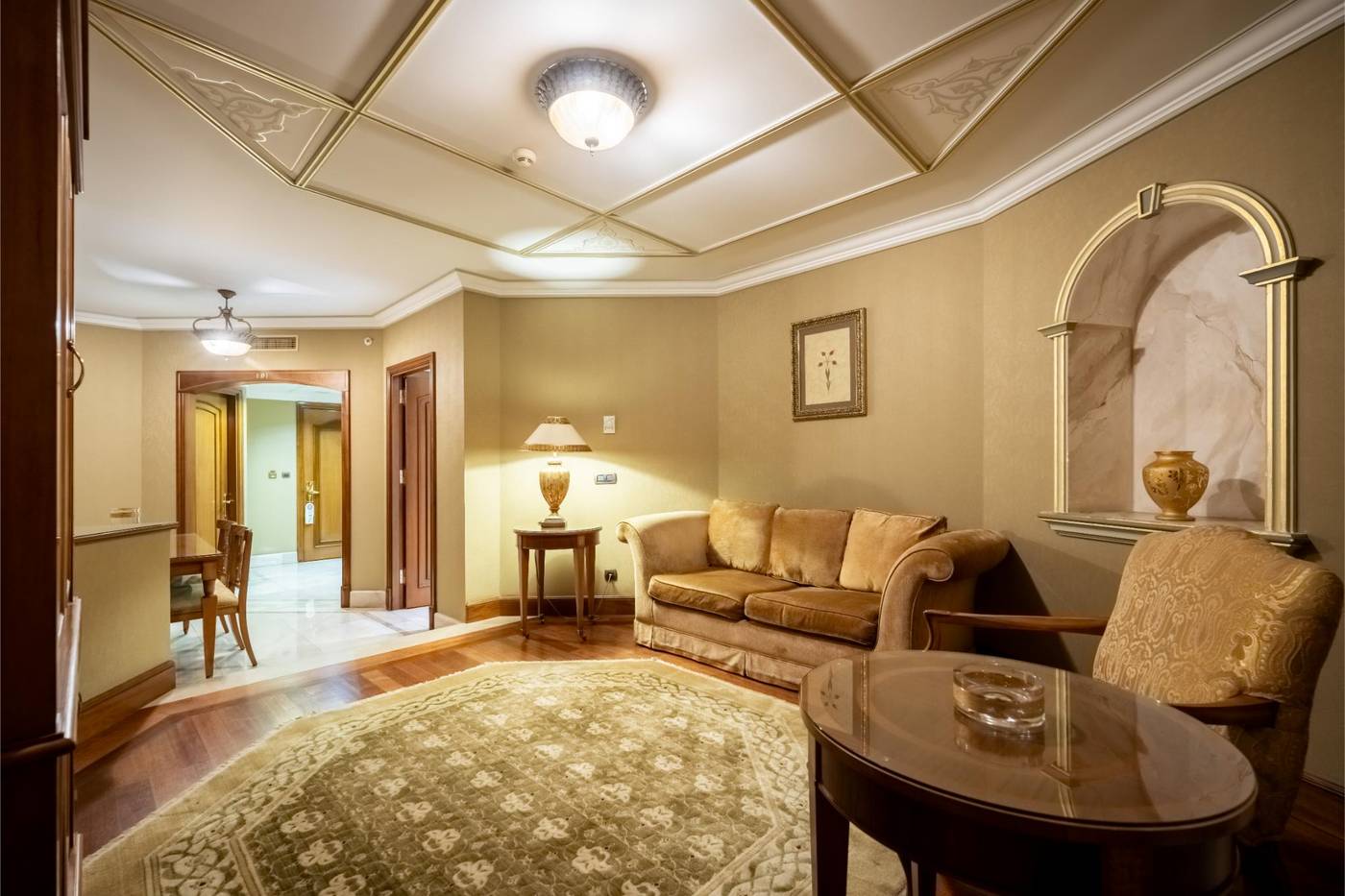 The-Central-Palace-Boutique-Room-4